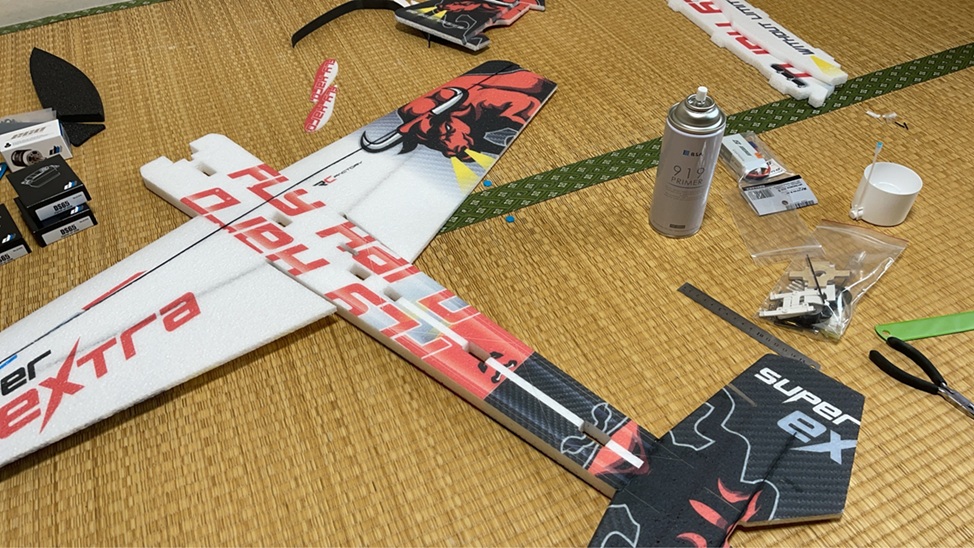 次世代ファンフライ機の制作 - 外国語説明書から組み立て中のバルサ機